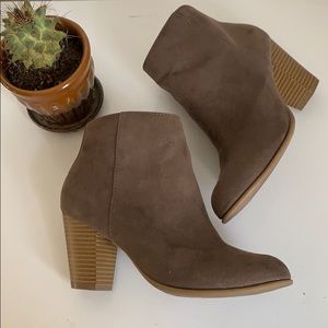 Gap booties